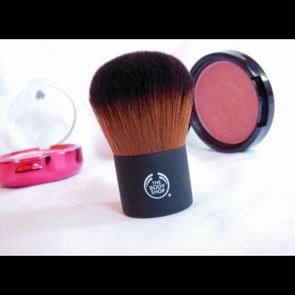The Body Shop Mineral Powder Foundation Brush (high quality Kabuki Brush) - Picture 9 of 14